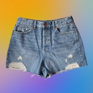 NWT 🪁 ZARA denim cutoff shorts with ripped details. SIZE 6